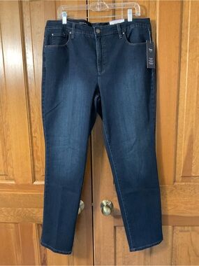 NWT Charter Club (Macy’s) Women’s Denim Jeans in Willow Wash Blue. Sz 18.